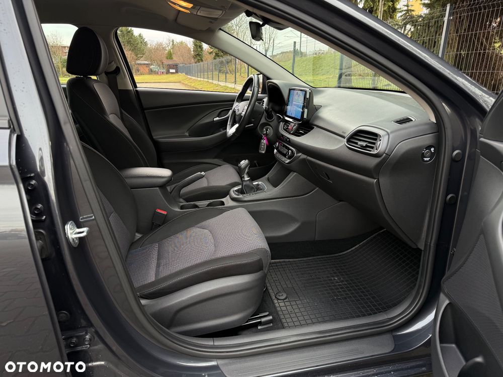 Hyundai i30 1.5 DPI Classic + - 28