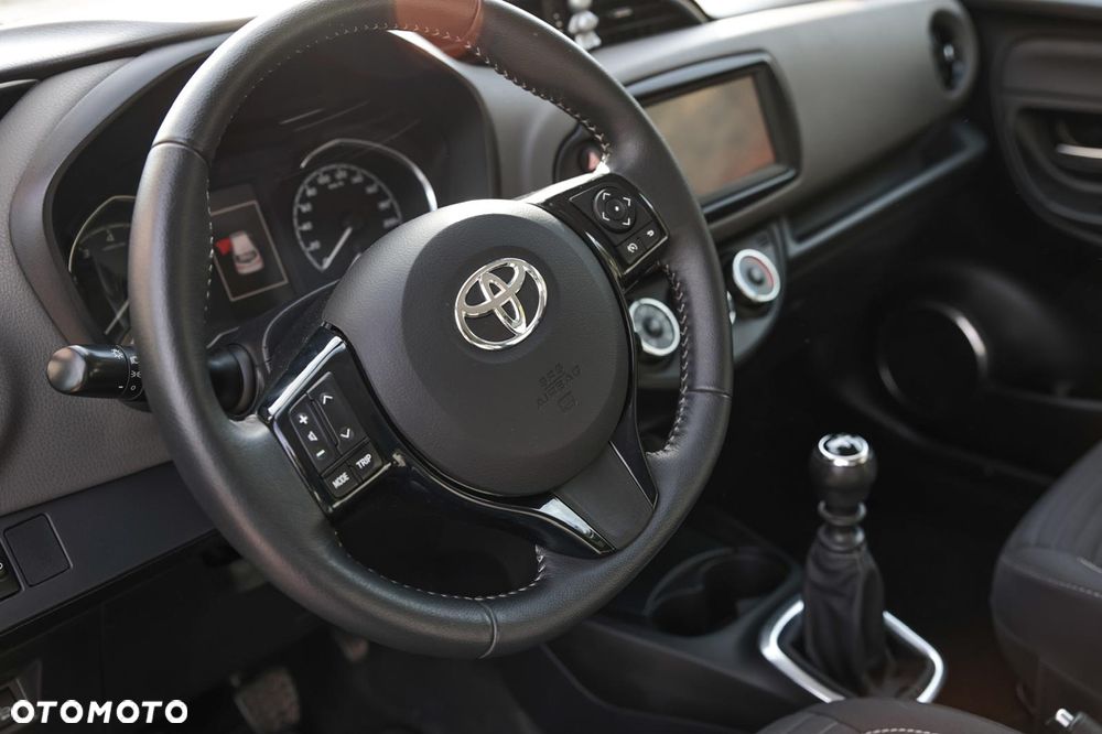 Toyota Yaris 1.5 Premium - 5
