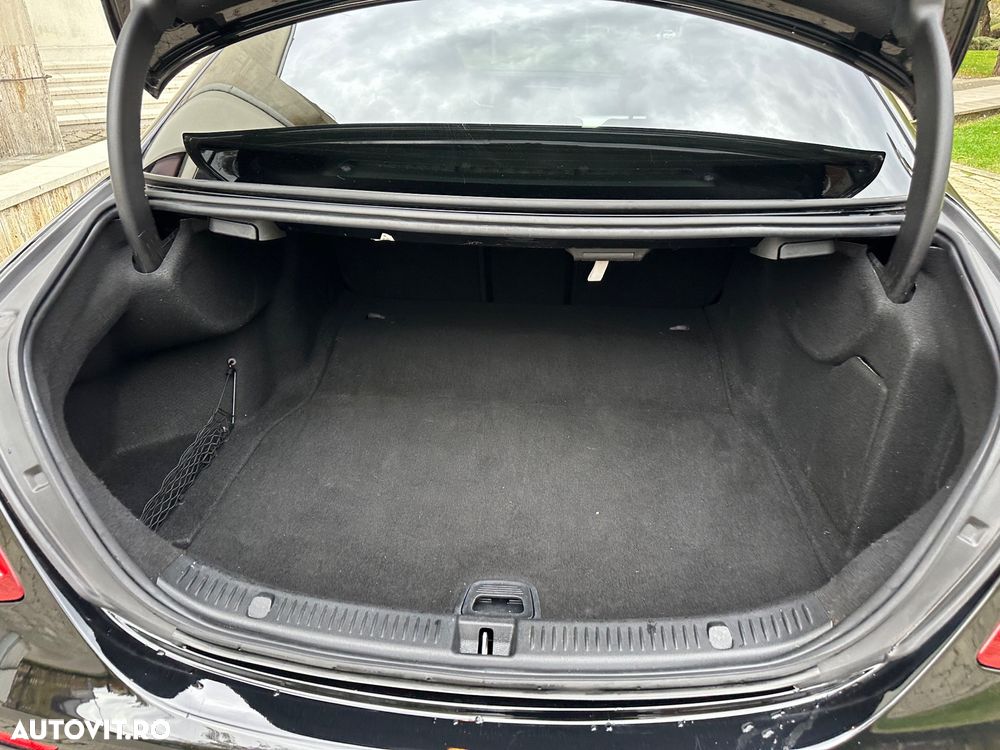 Mercedes-Benz E 220 d T 9G-TRONIC - 33