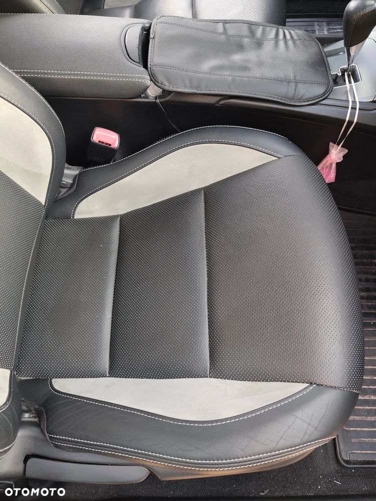 Toyota Avensis 1.8 Premium MS - 28
