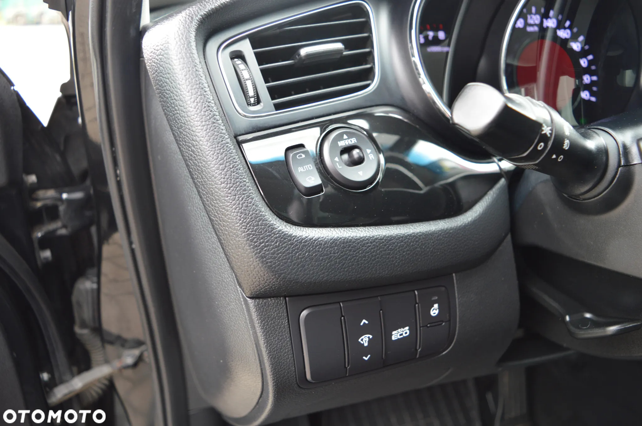 Kia Ceed 1.6 GDI SW DCT Platinum Edition - 24