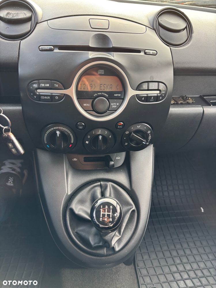 Mazda 2 - 30