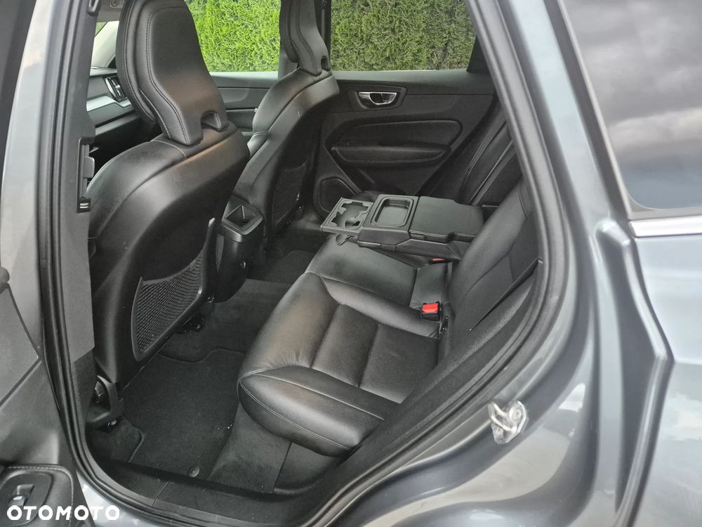 Volvo XC 60 D4 AWD Momentum - 8
