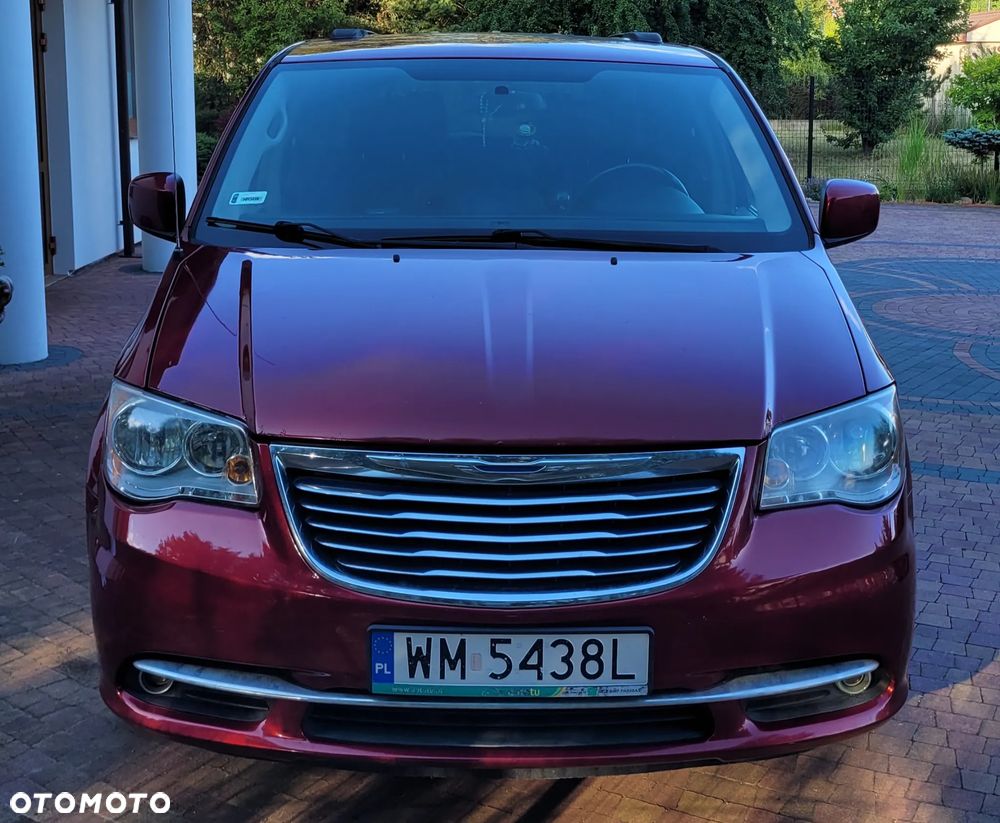 Chrysler Town & Country - 1