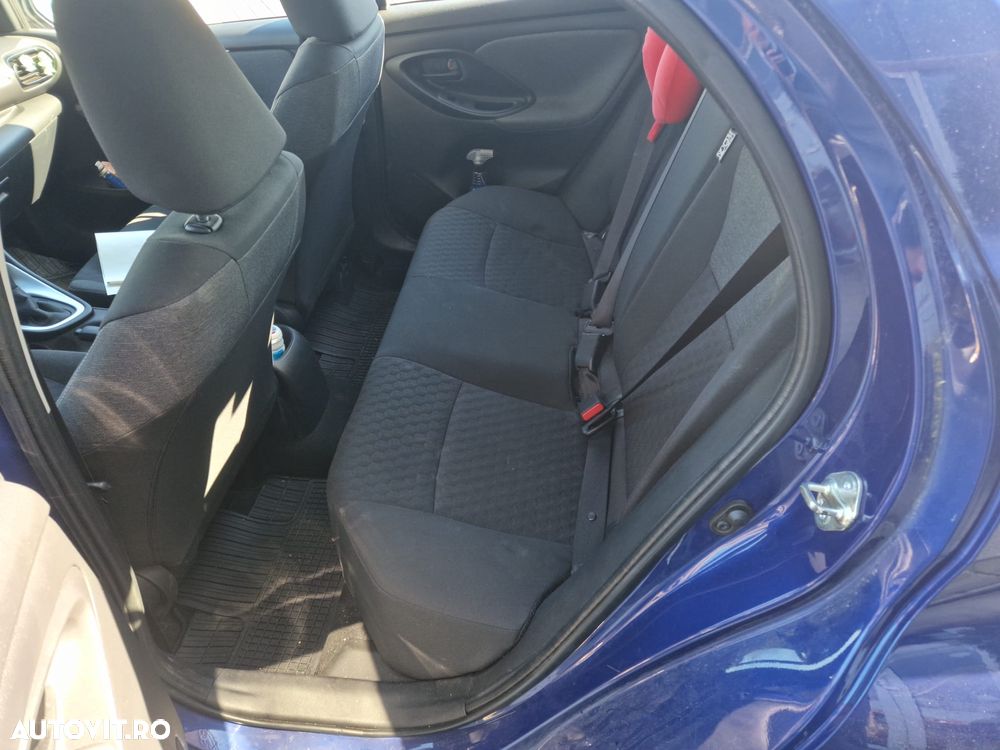 Toyota Yaris 1.5 L CVT Active - 19