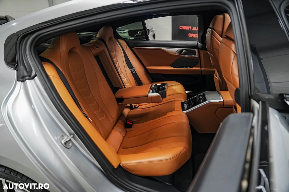 BMW Seria 8 840i - 8