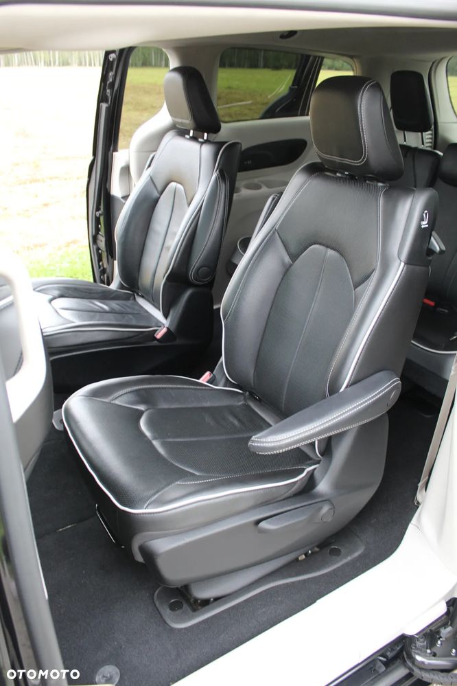 Chrysler Pacifica - 17