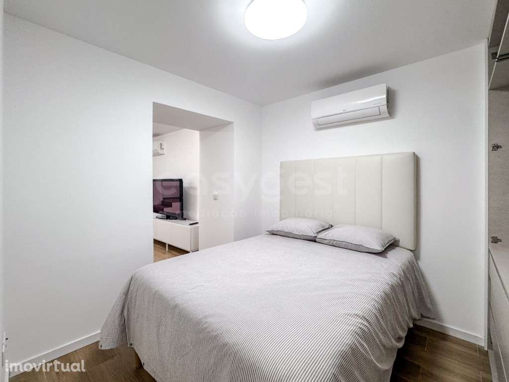 Apartamento T1 totalmente remodelado no coração do Bairro Alto - Grande imagem: 2/36
