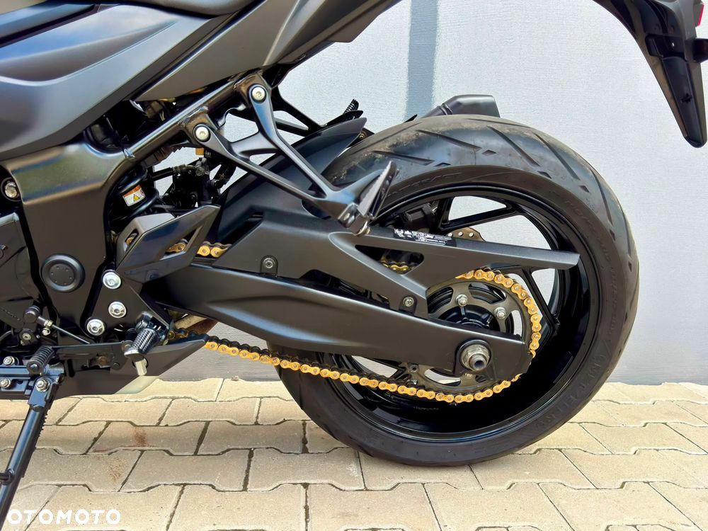 Suzuki GSX - 11