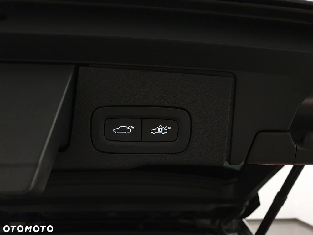 Volvo XC 60 B4 D Geartronic RDesign - 36