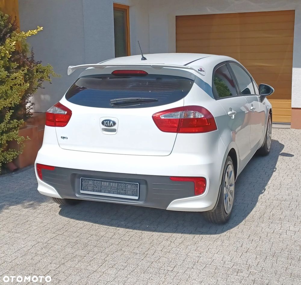 Kia Rio - 12