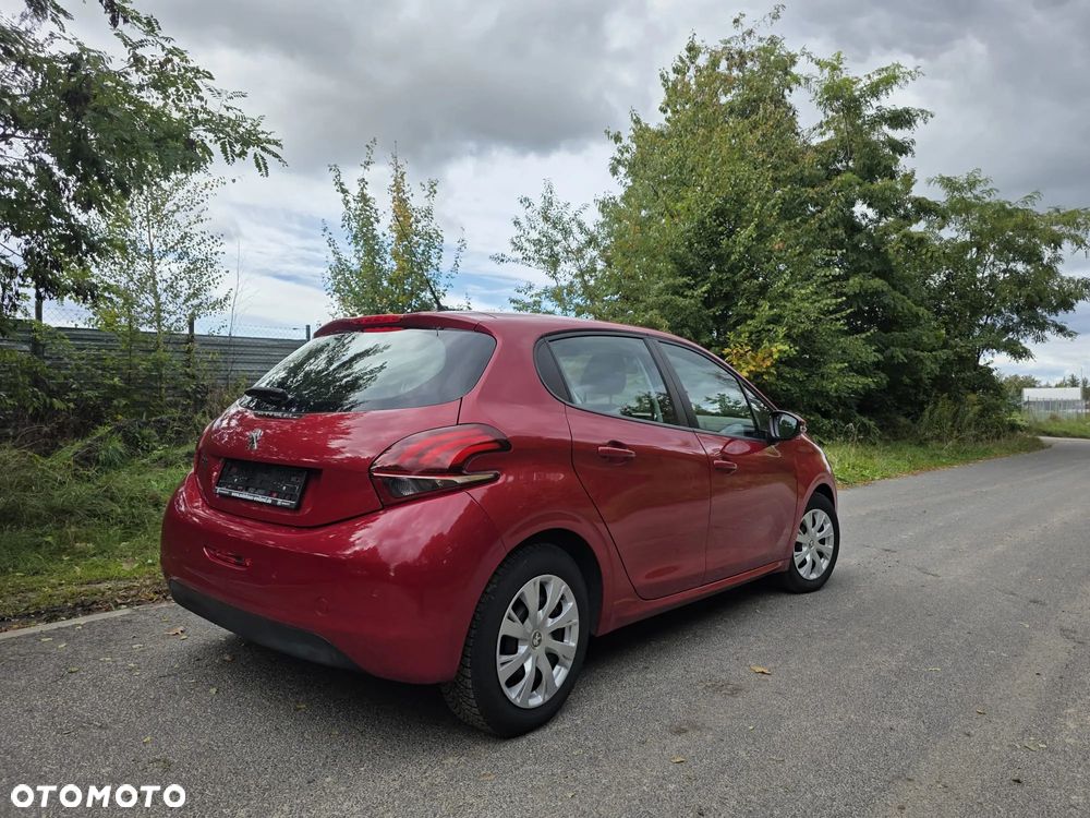 Peugeot 208 - 18