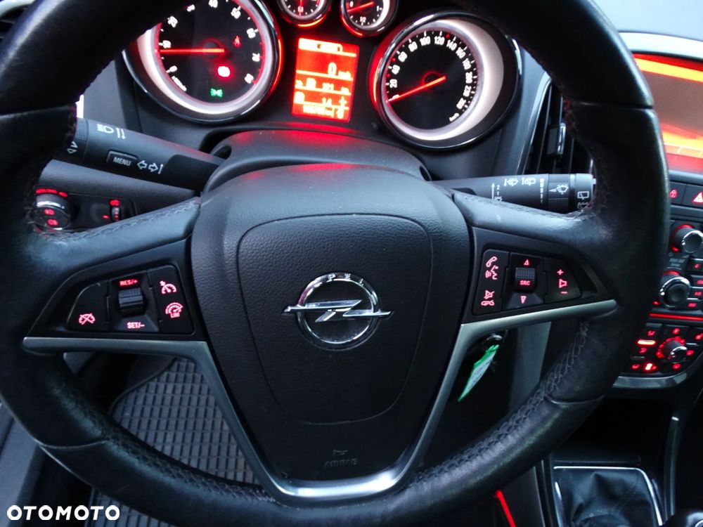 Opel Astra 1.4 Turbo Cosmo - 14