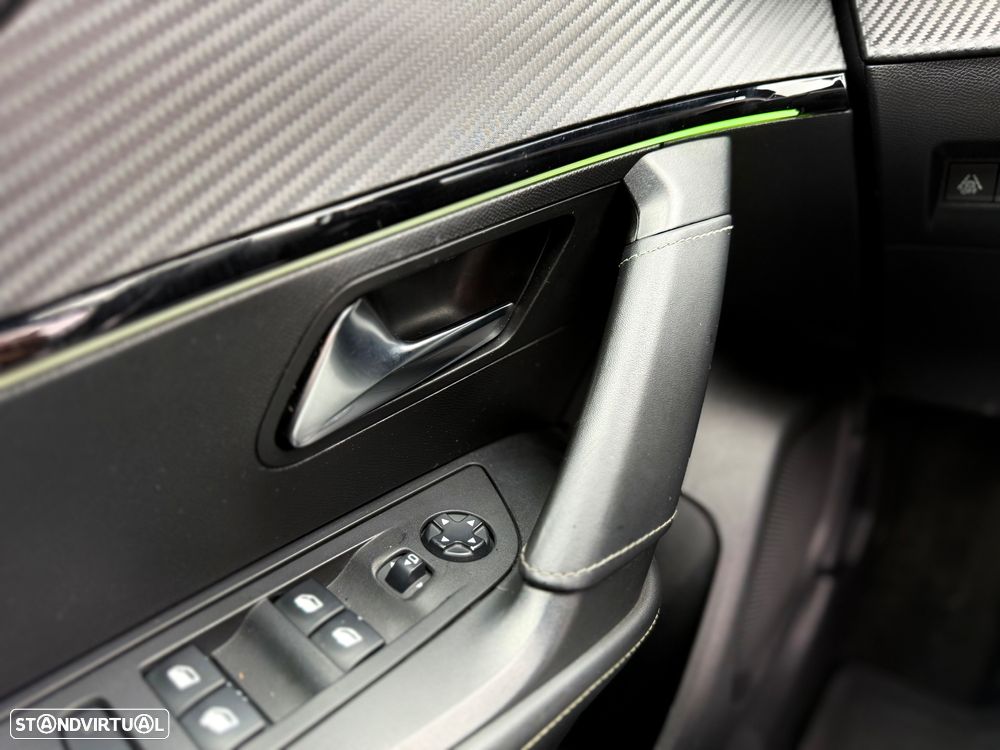 Peugeot 2008 PureTech 130 EAT8 GT - 11