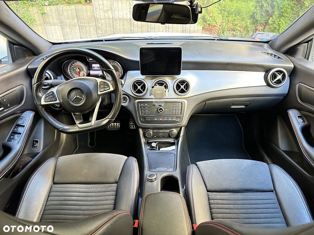 Mercedes-Benz CLA 200 7G-DCT AMG Line - 24