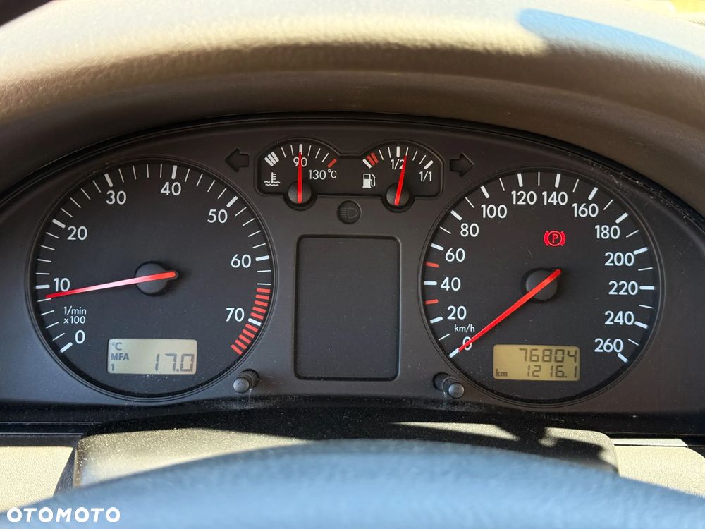 Volkswagen Passat 1.8 Comfortline - 11