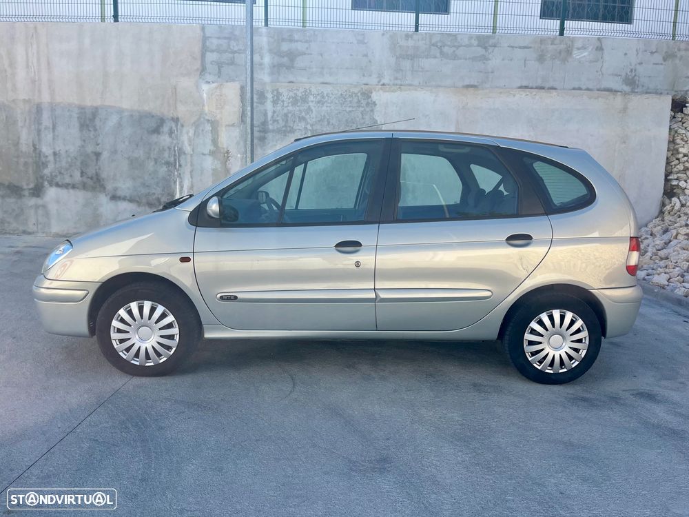 Renault Mégane Scénic 1.4 16V RT - 12