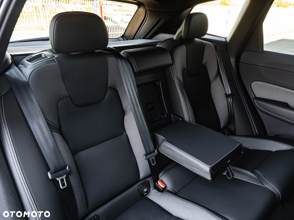 Volvo XC 60 B4 B Plus Dark - 27