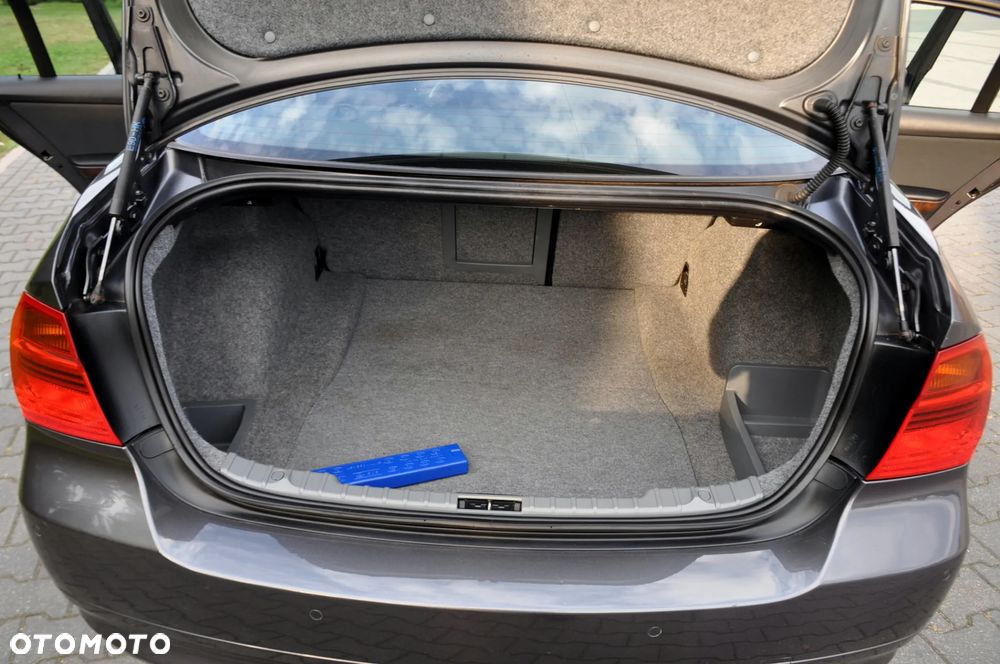 BMW Seria 3 318i - 38