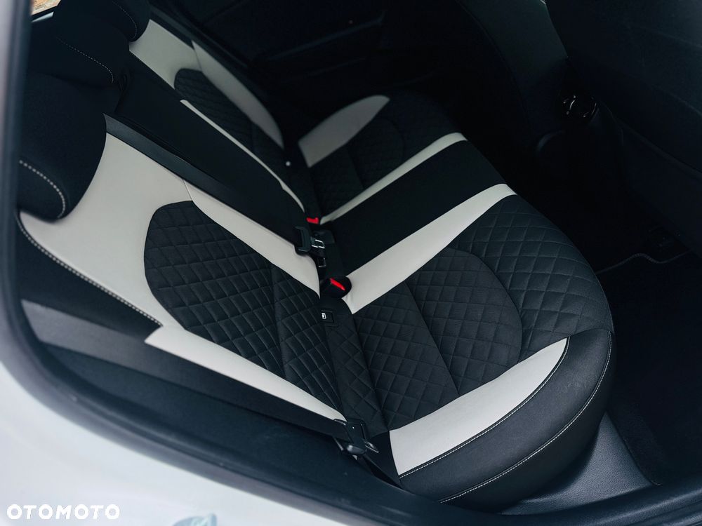 Kia ProCeed 1.5 T-GDI GT Line - 17