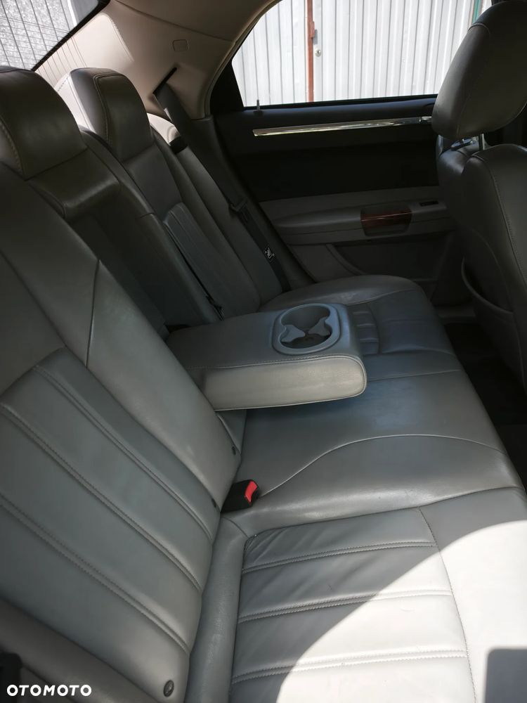 Chrysler 300C 5.7 V8 Hemi - 11