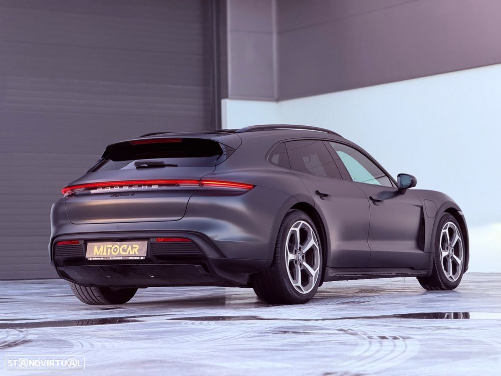 Porsche Taycan Cross Turismo 4 - 10