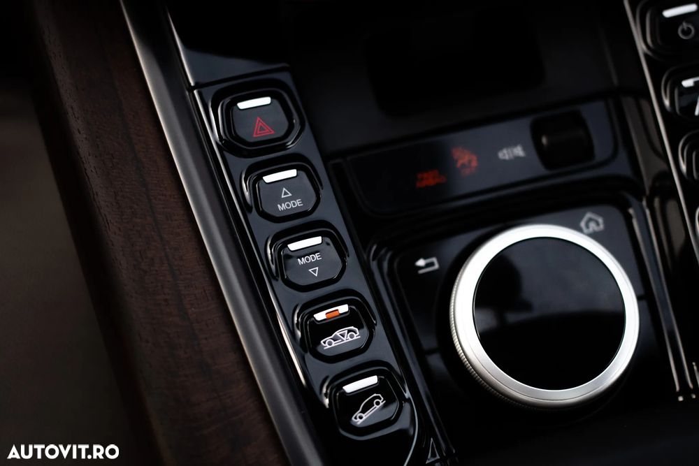 Aston Martin DBX - 28