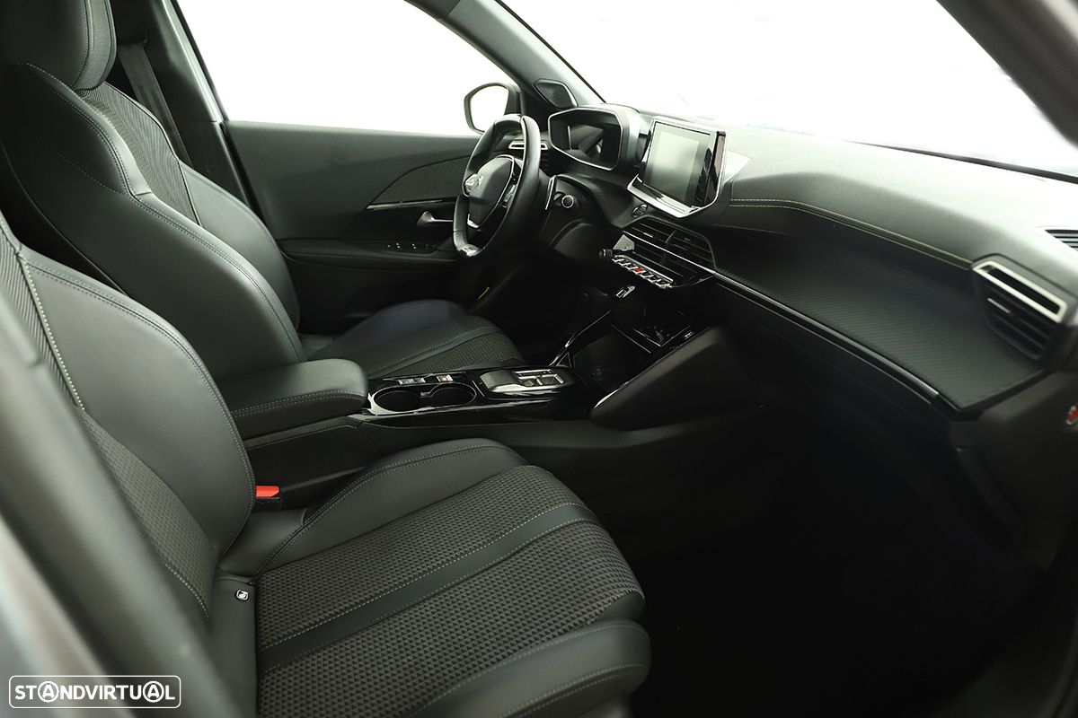Peugeot 2008 1.2 PureTech GT EAT8 - 19