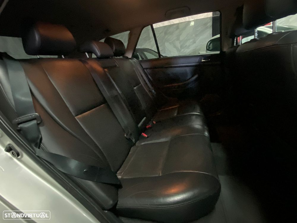 Toyota Avensis SW 2.2 D-4D - 10