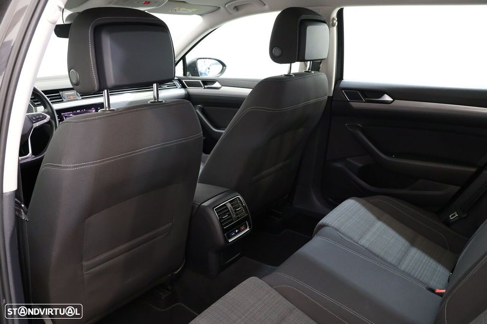VW Passat Variant 2.0 TDi Business DSG - 9