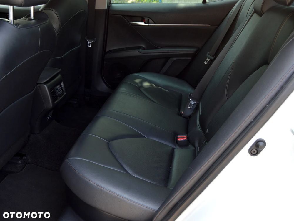 Toyota Camry 2.5 Hybrid Executive CVT - 9