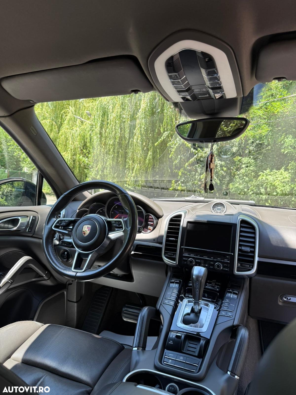 Porsche Cayenne 3.0 L - 22