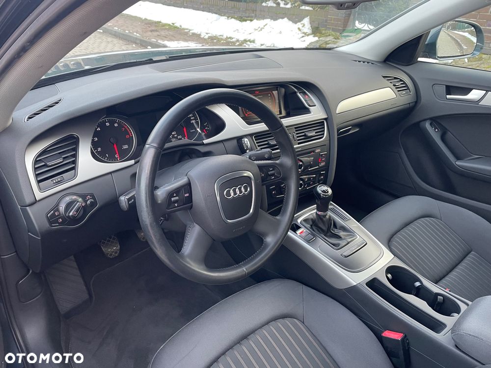 Audi A4 Limousine - 15