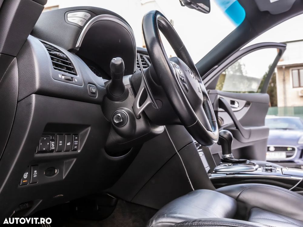 Infiniti QX70 5.0 AWD Aut. S Premium - 24