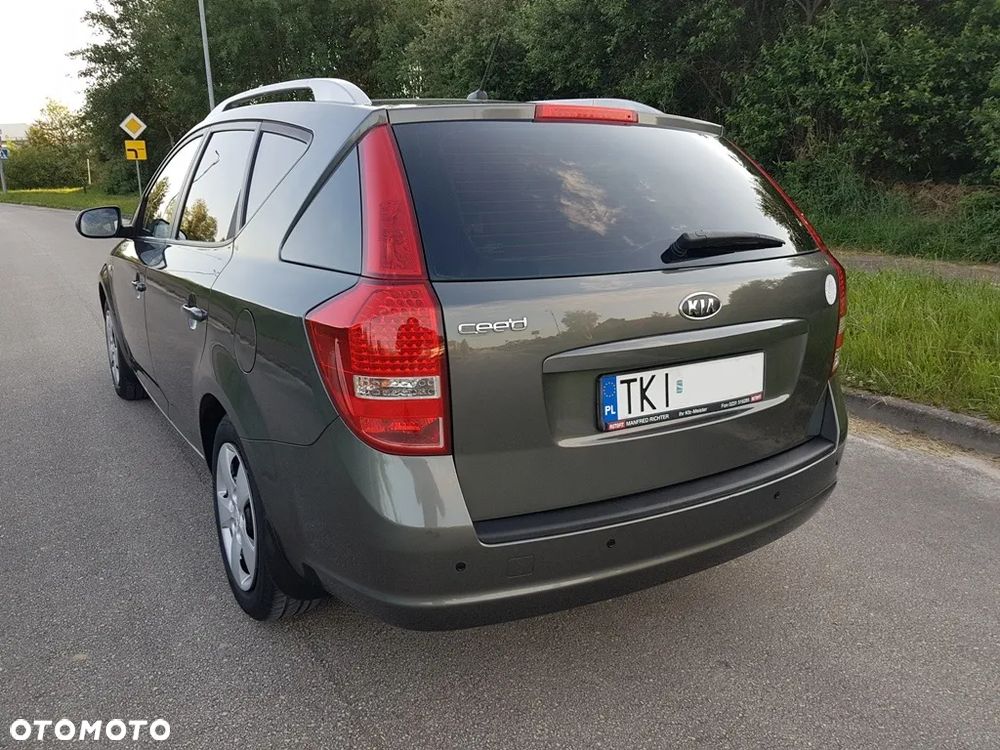 Kia Ceed 1.4 CVVT Dream-Team Edition - 9
