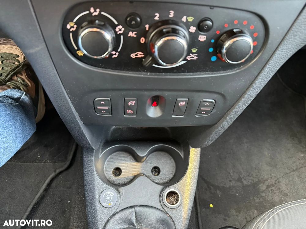 Dacia Sandero 1.2 75CP Laureate - 10