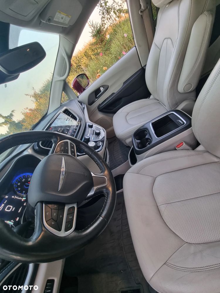 Chrysler Pacifica - 17