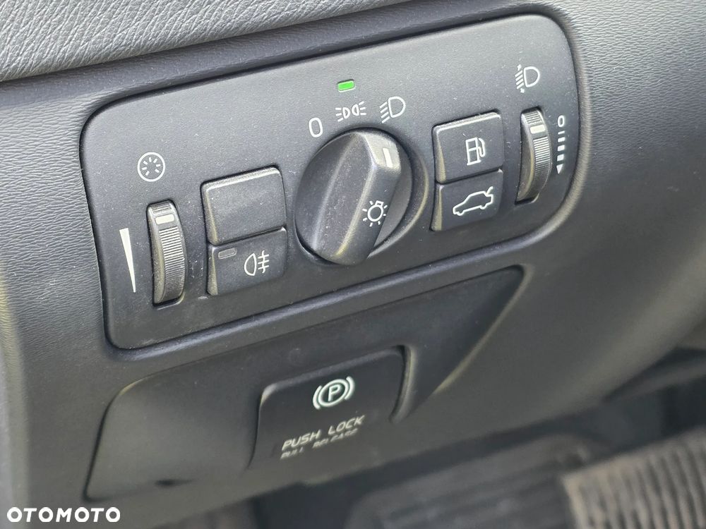 Volvo V60 D4 Geartronic Momentum - 23