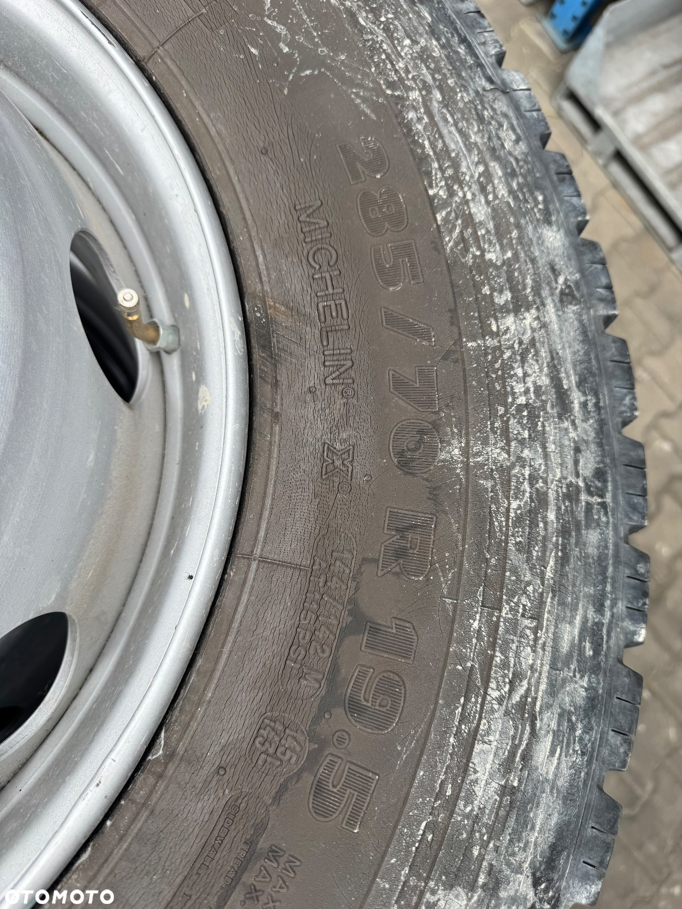 Komplet 4 kół, felga, opony Michelin 285/70 R19,5 - 3