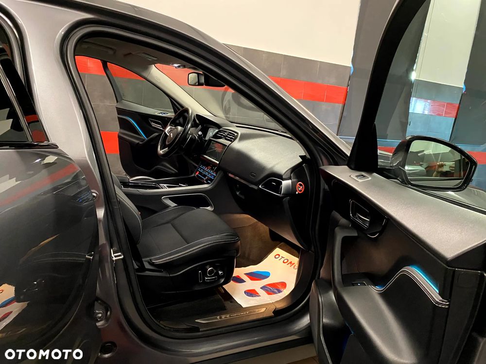 Jaguar F-Pace 20d R-Sport - 27
