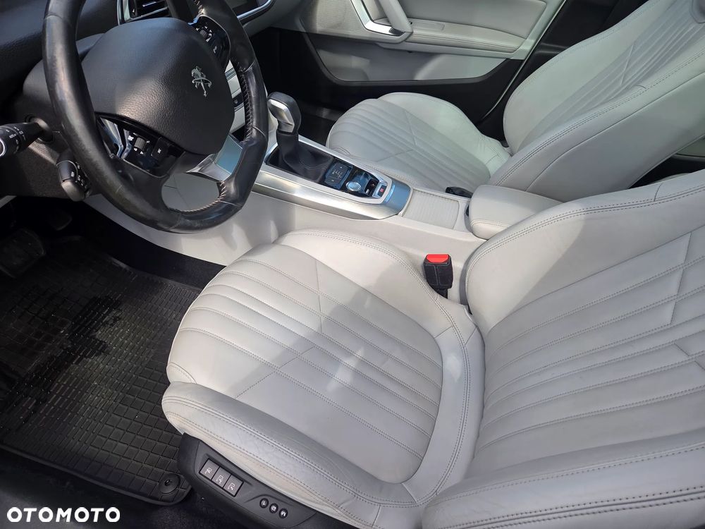 Peugeot 308 1.2 PureTech Allure S&S - 16