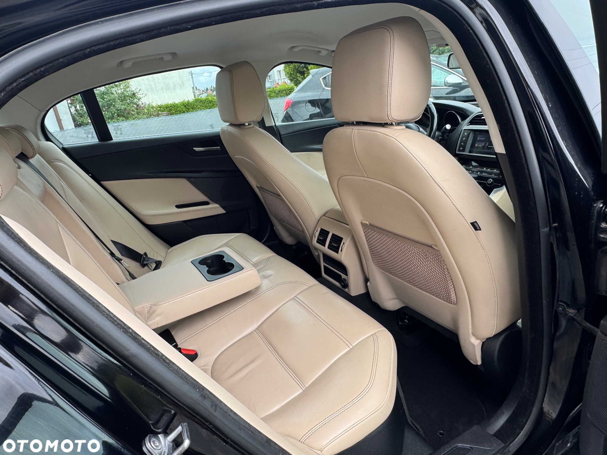 Jaguar XE 2.0 D Prestige - 17