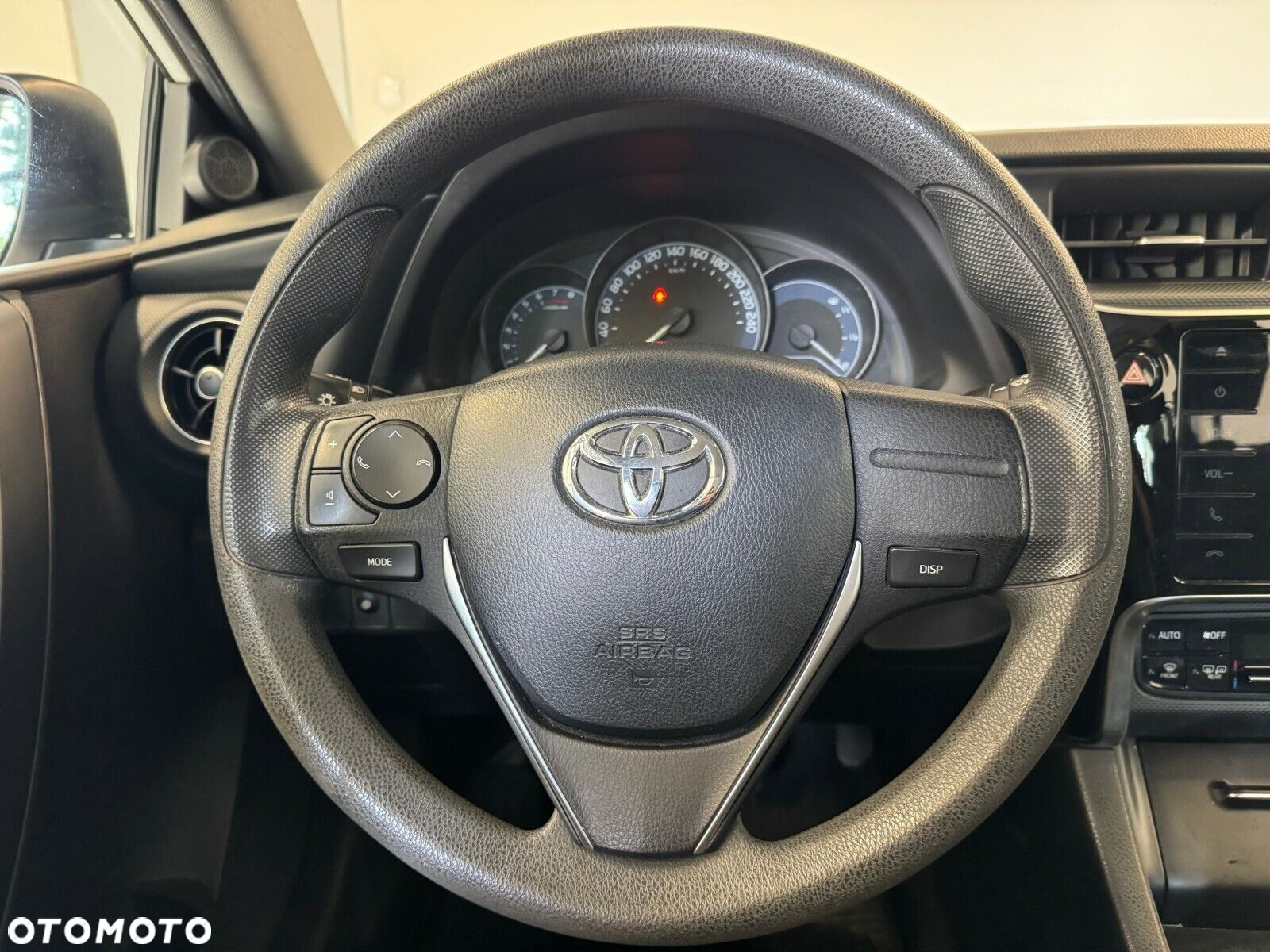 Toyota Auris - 13