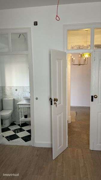 Moradia T5 em remodelaçao - Grande imagem: 4/8