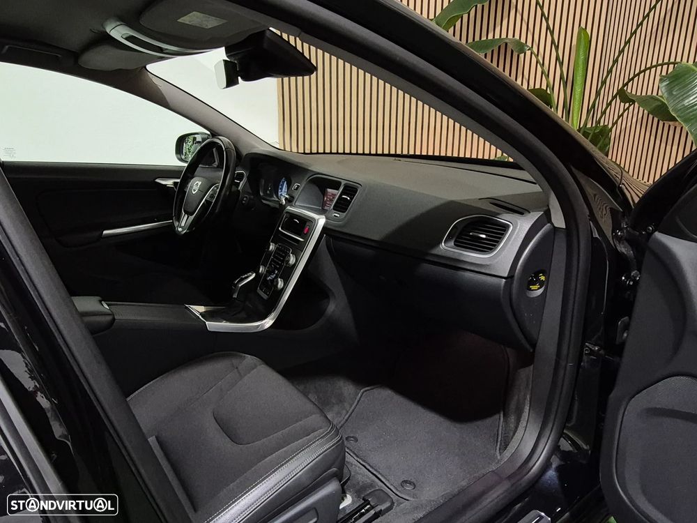 Volvo V60 1.6 D2 Momentum Eco Powershift - 24