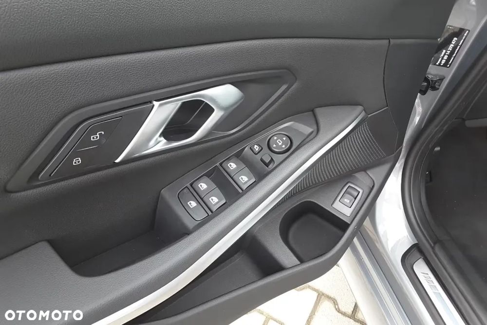 BMW Seria 3 318i M Sport - 21