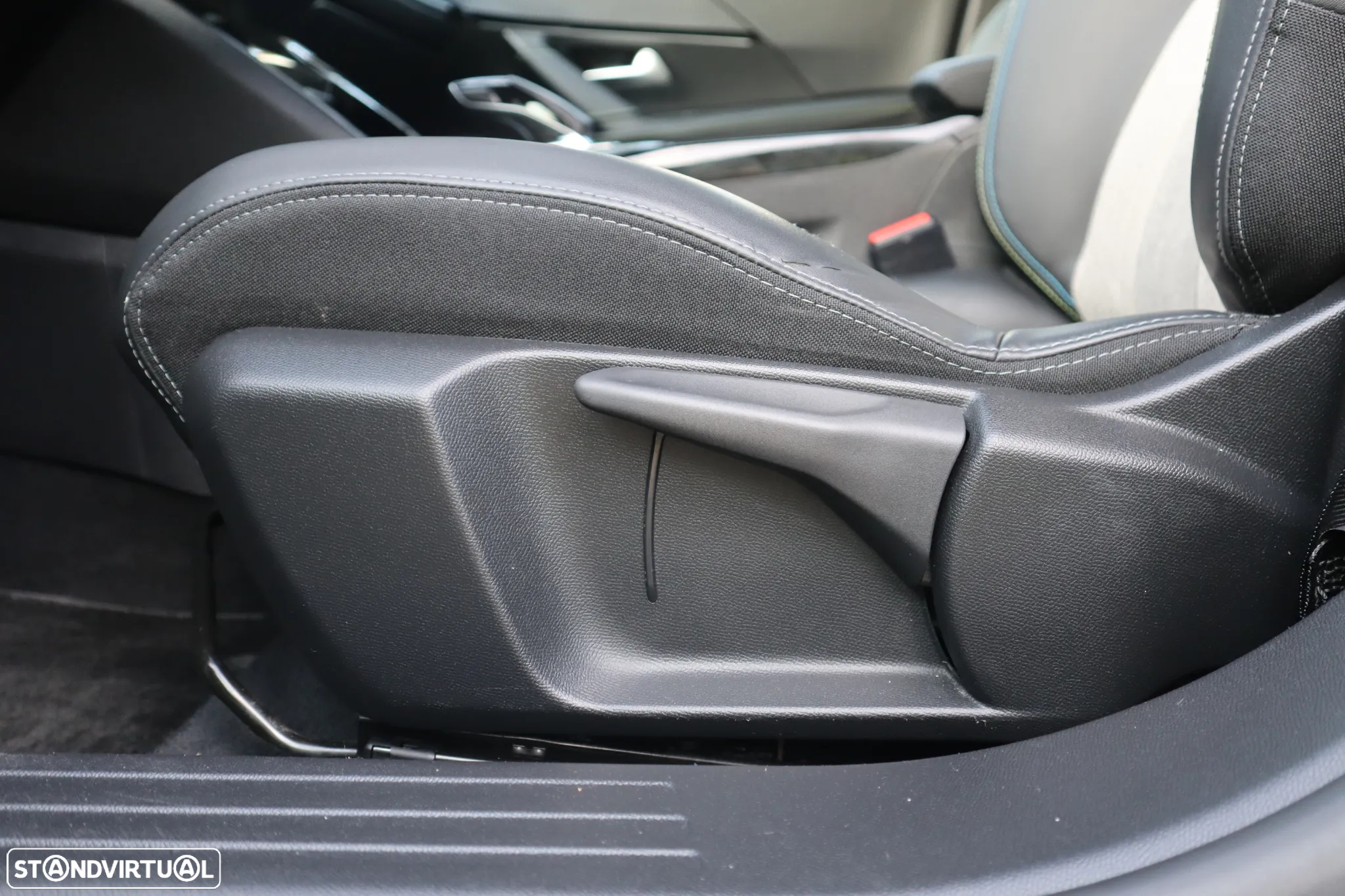 Peugeot e-2008 50 kWh GT Pack - 21