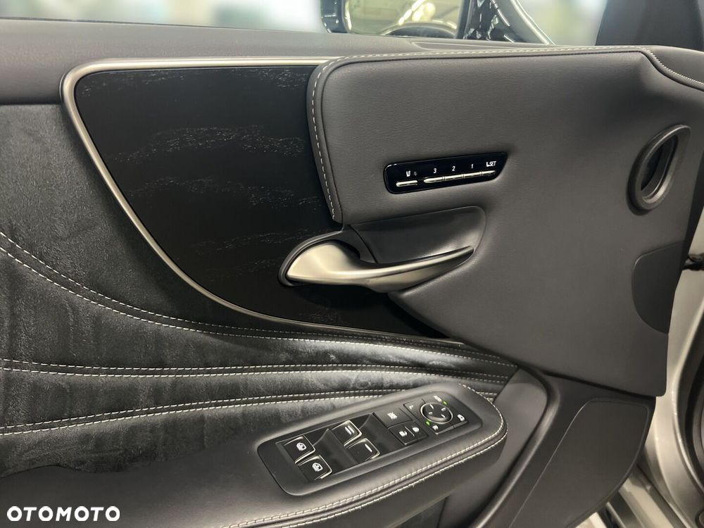 Lexus LS 500h Prestige AWD - 27