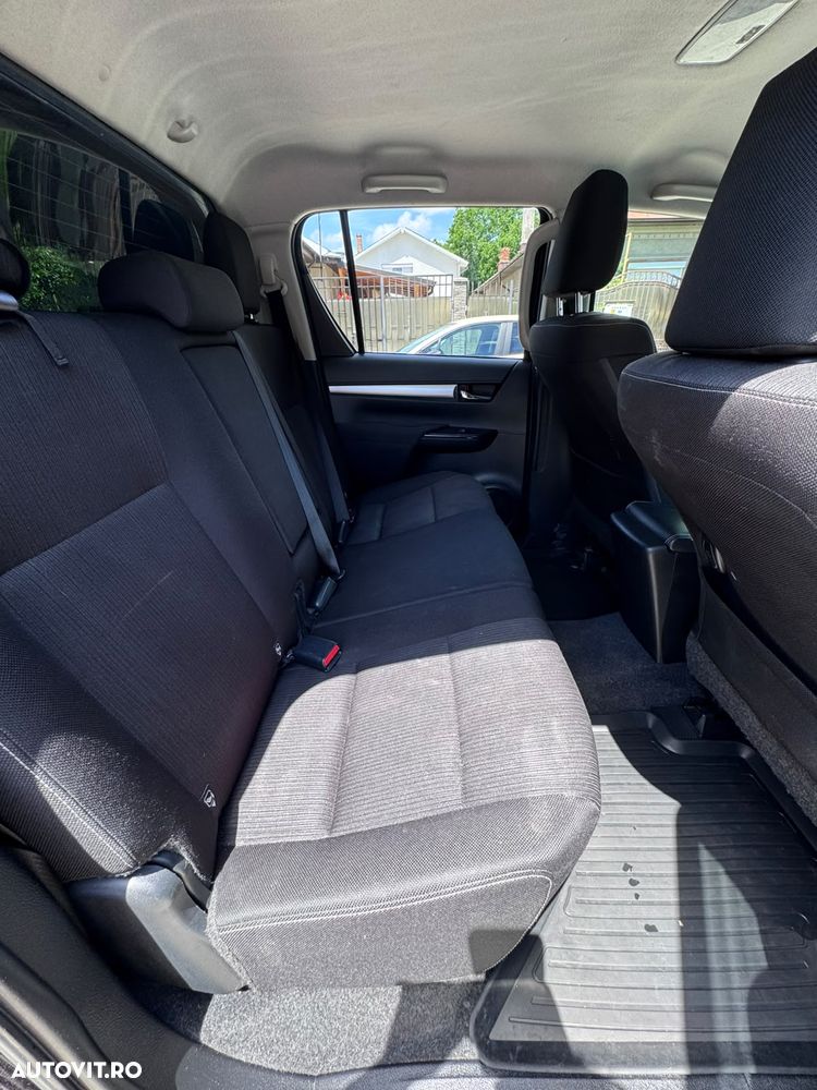 Toyota Hilux 4x4 Double Cab A/T Invincible - 23