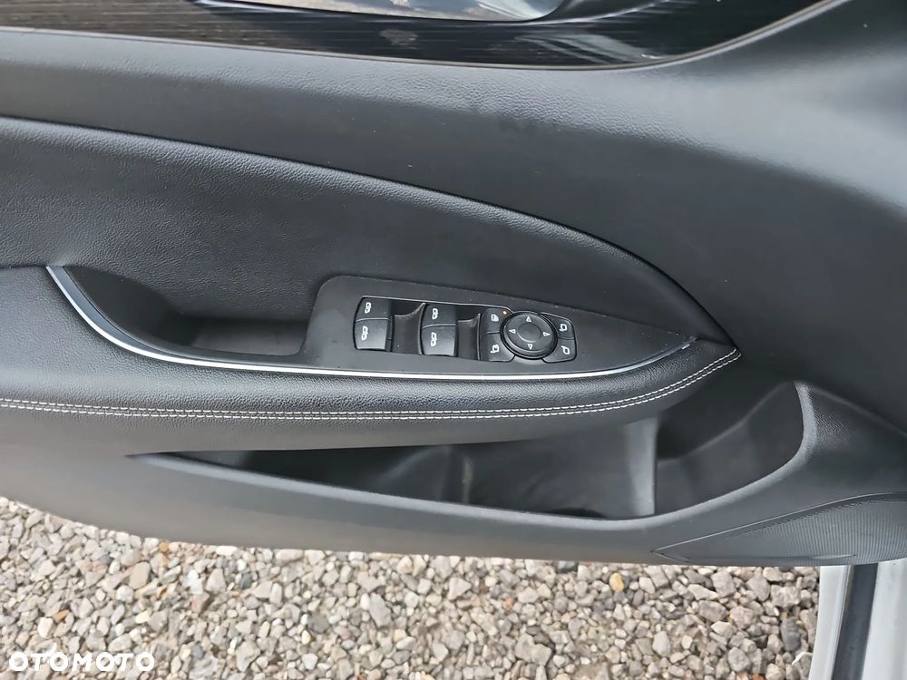 Opel Insignia 1.5 T Innovation S&S - 13